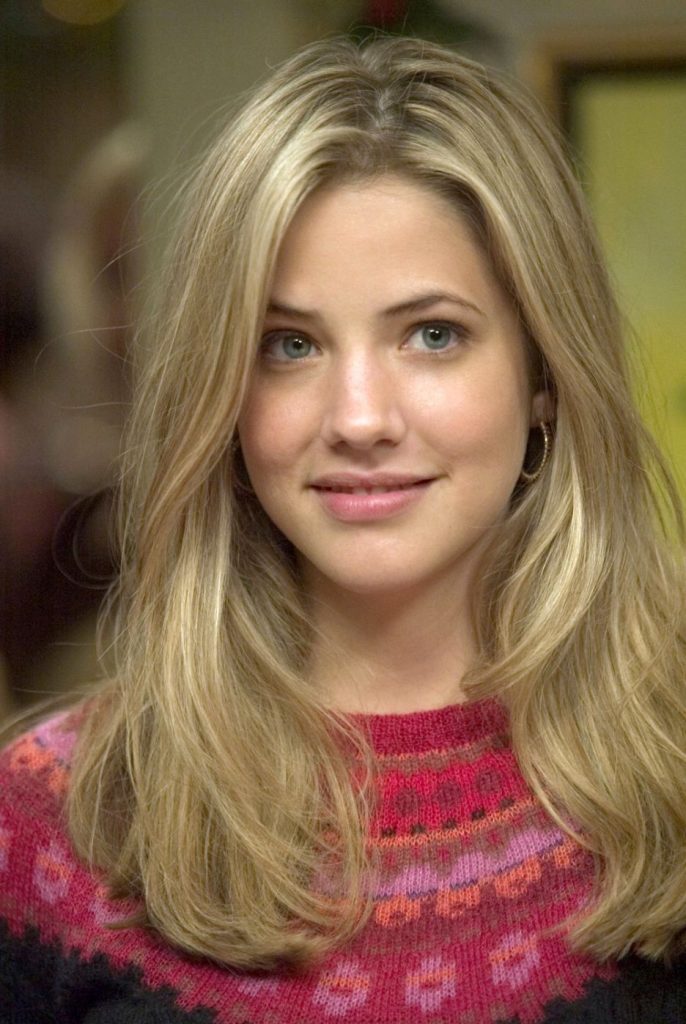 Julie Gonzalo Plastic Surgery Face