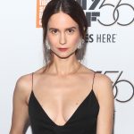 Katherine Waterston Plastic Surgery and Body Measurements