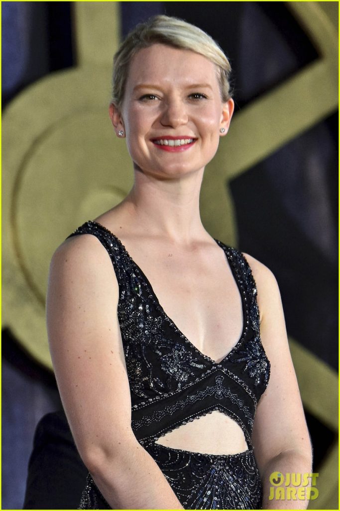 Mia Wasikowska Cosmetic Surgery Body