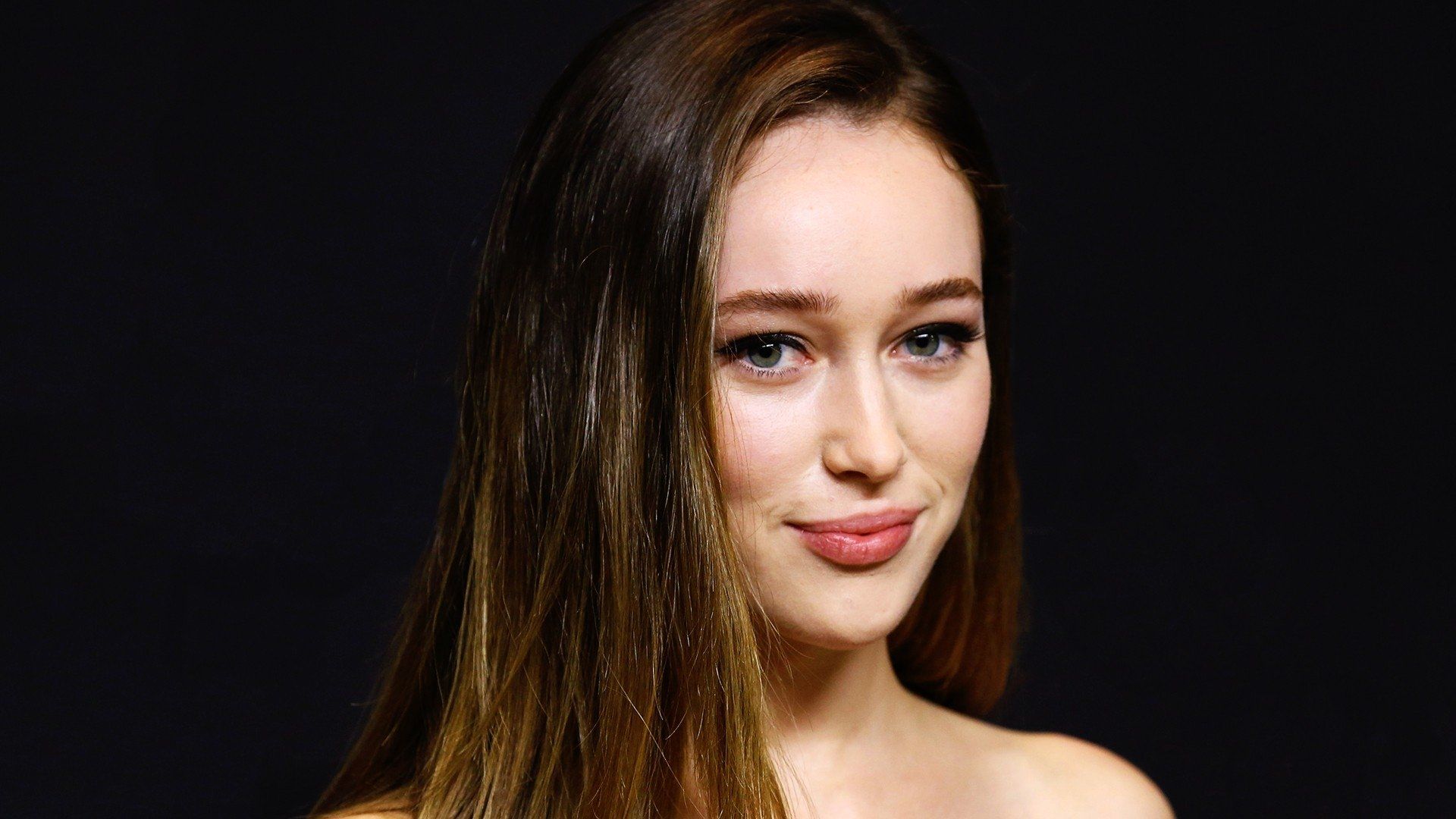 Alycia Debnam-Carey Plastic Surgery and Body Measurements