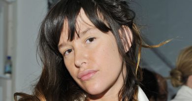 Paz de la Huerta Plastic Surgery and Body Measurements