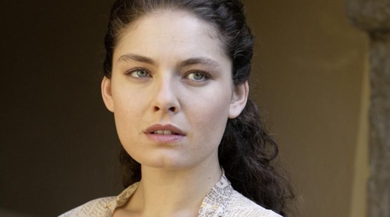 Alexa Davalos Plastic Surgery and Body Measurements