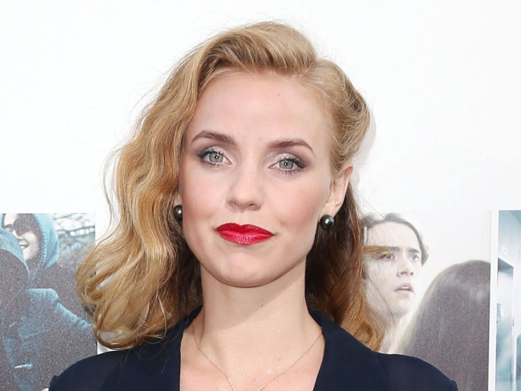 Kelli Garner Plastic Surgery Face