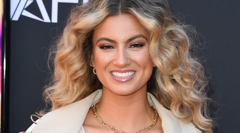 Tori Kelly Plastic Surgery and Body Measurements