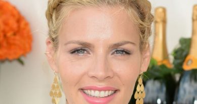Busy Philipps Plastic Surgery and Body Measurements